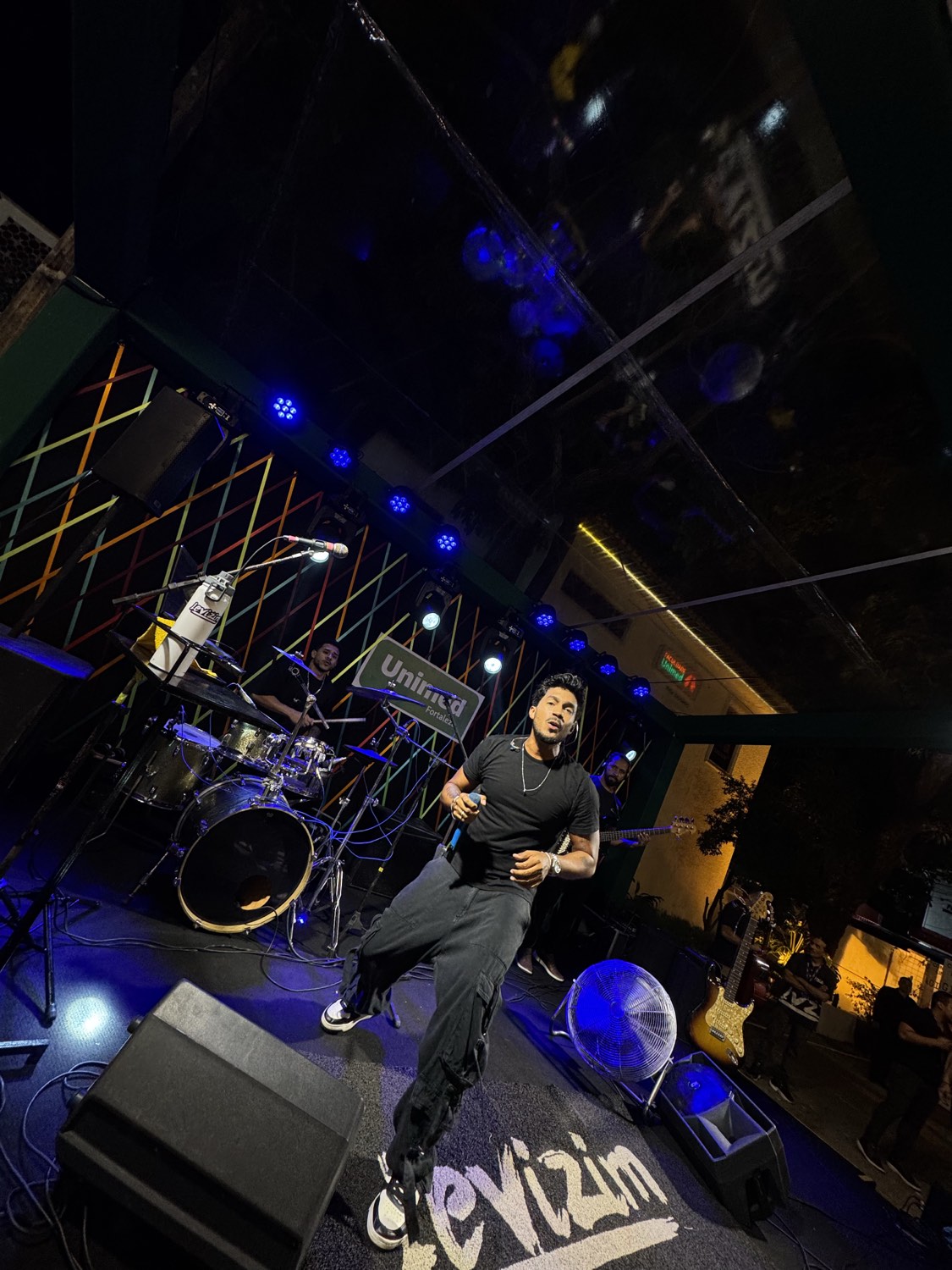 Levizim em apresentação ao vivo